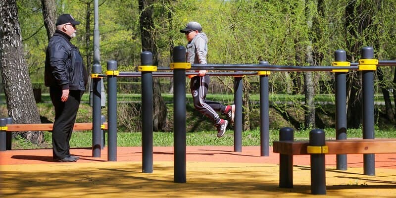 В Гончаровском парке оборудовали  площадку для воркаута